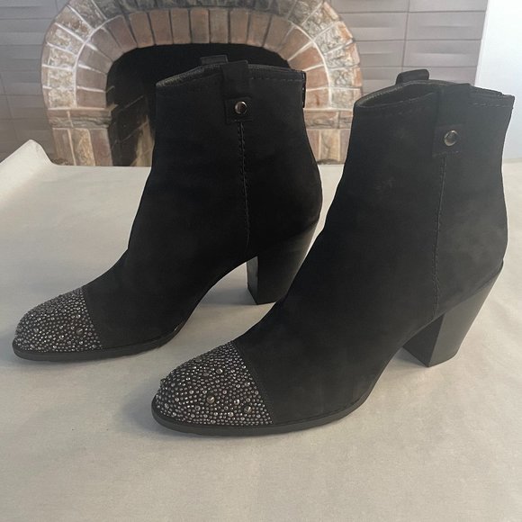 Stuart Weitzman Studgal Studded Cap Toe nubuck leather Ankle Boots 10M - Picture 5 of 12